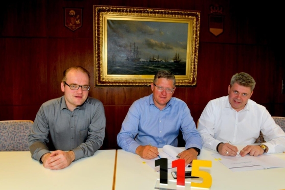 Daniel Krüger, Jörg Singer und Andreas Köhler unterzeichnen die 115-Charta